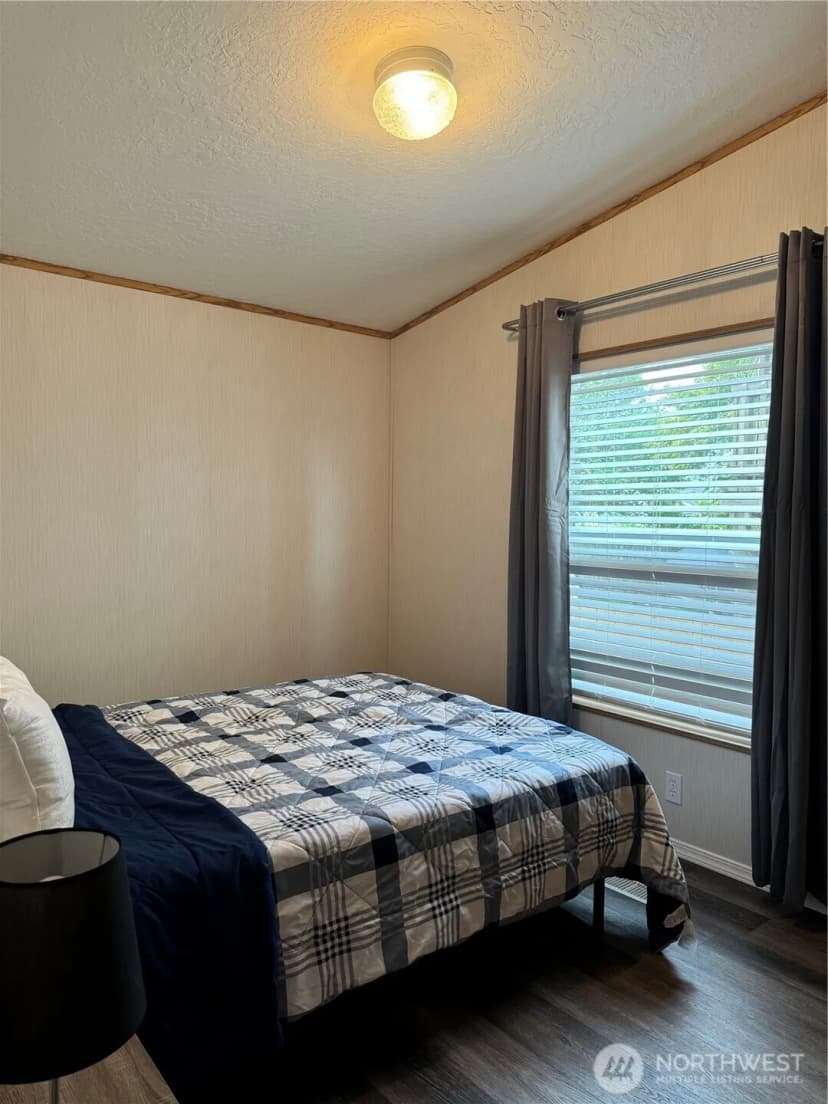 Property photo for 1606 Washington Avenue S, Long Beach photo 21