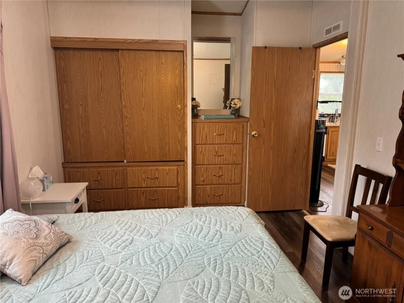 Property photo for 1606 Washington Avenue S, Long Beach photo 22