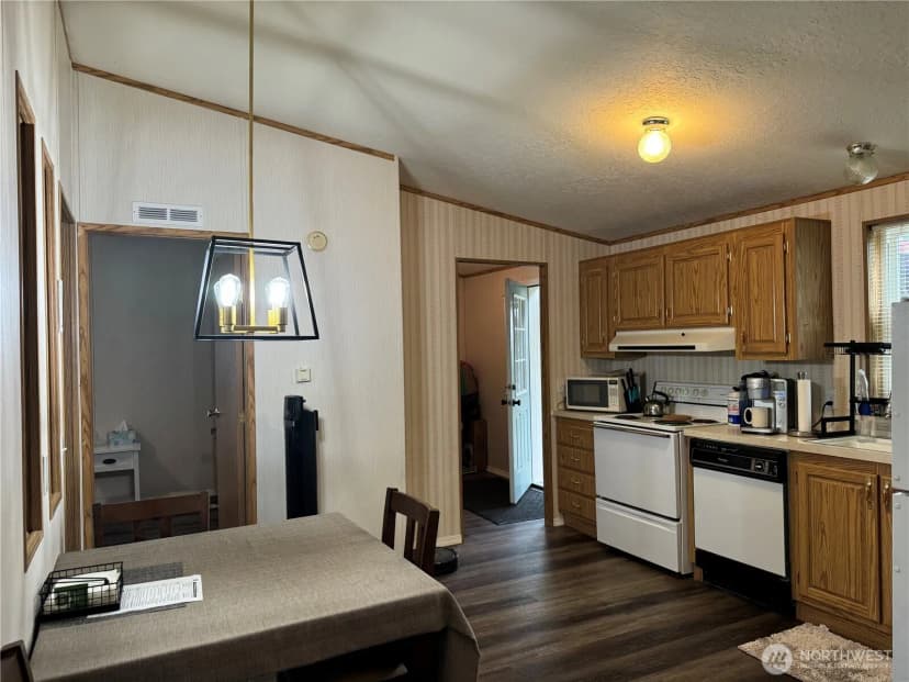 Property photo for 1606 Washington Avenue S, Long Beach photo 8