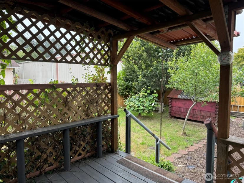 Property photo for 1606 Washington Avenue S, Long Beach photo 25