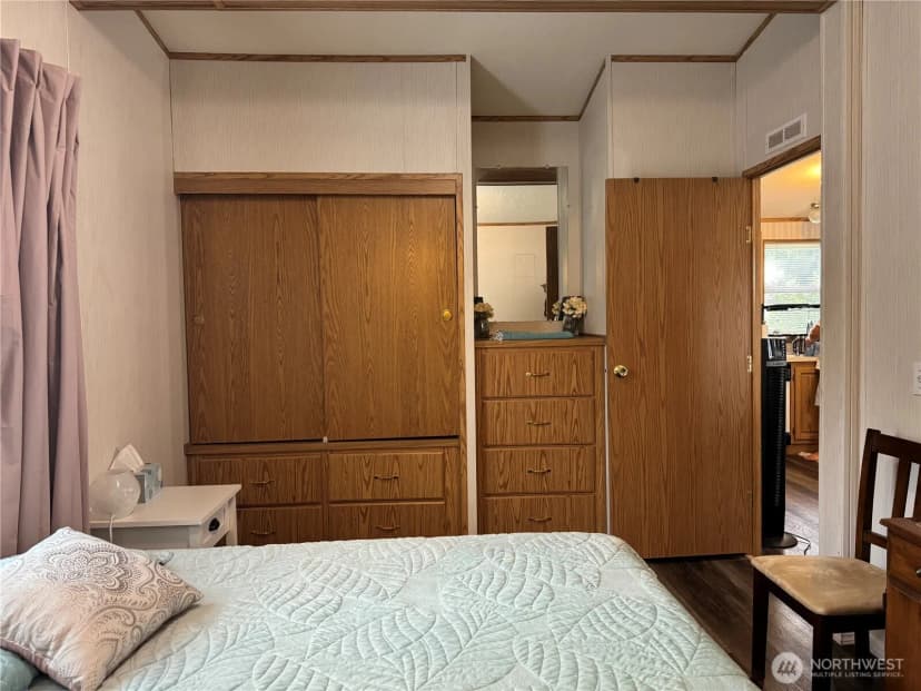 Property photo for 1606 Washington Avenue S, Long Beach photo 18