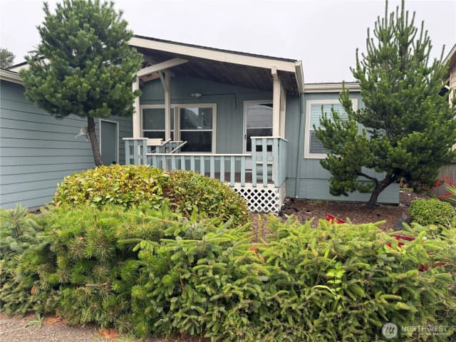 Property photo for 1606 Washington Avenue S, Long Beach photo 4