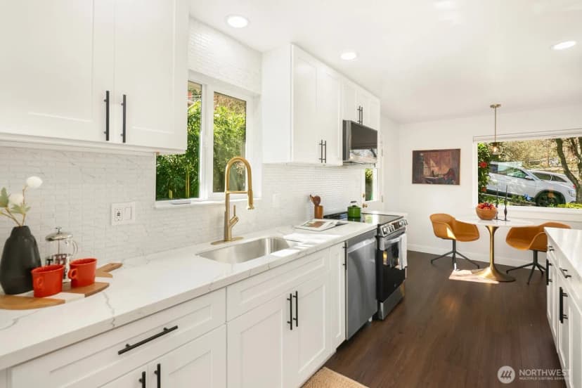 Property photo for 4006 26th Avenue W, Seattle photo 11