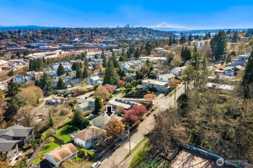 Property photo for 4006 26th Avenue W, Seattle photo 35
