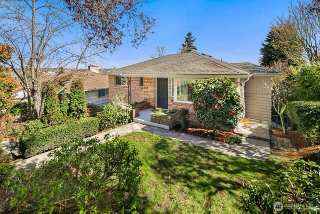 Property photo for 4006 26th Avenue W, Seattle photo 2