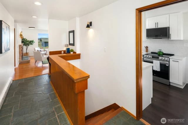Property photo for 4006 26th Avenue W, Seattle photo 4