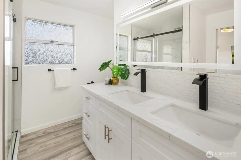 Property photo for 4006 26th Avenue W, Seattle photo 17