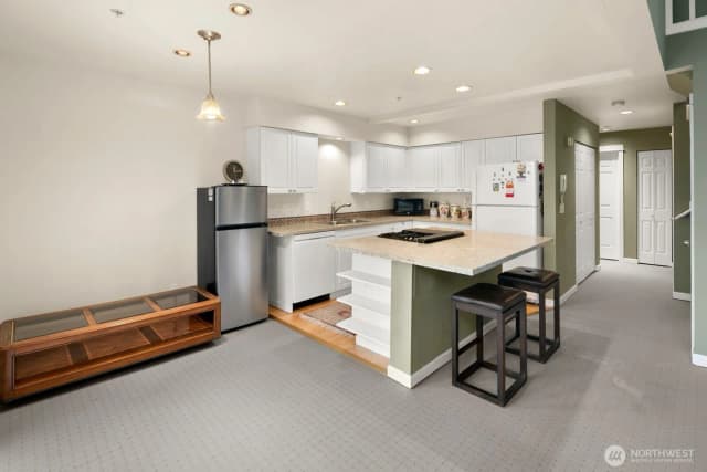 Property photo for 6100 Ne 181st Street #7, Kenmore photo 5