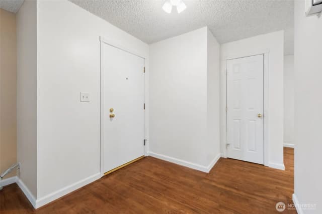 Property photo for 14204 12th Avenue Sw, Burien photo 2