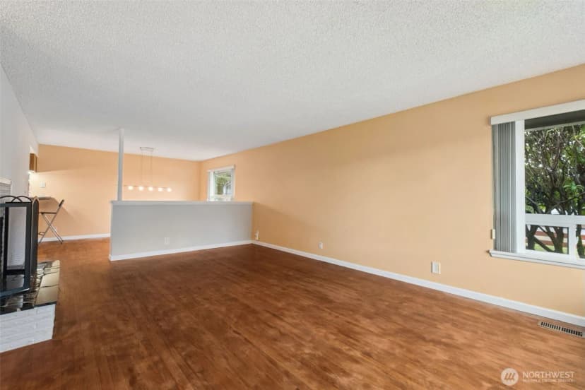 Property photo for 14204 12th Avenue Sw, Burien photo 3