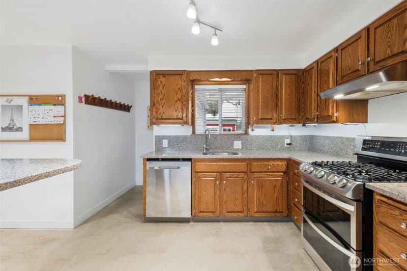 Property photo for 14204 12th Avenue Sw, Burien photo 12