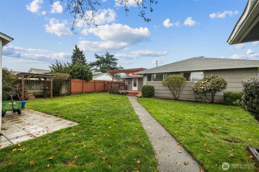 Property photo for 14204 12th Avenue Sw, Burien photo 24