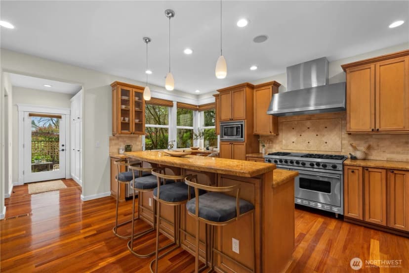 Property photo for 2315 38th Avenue E, Seattle photo 15