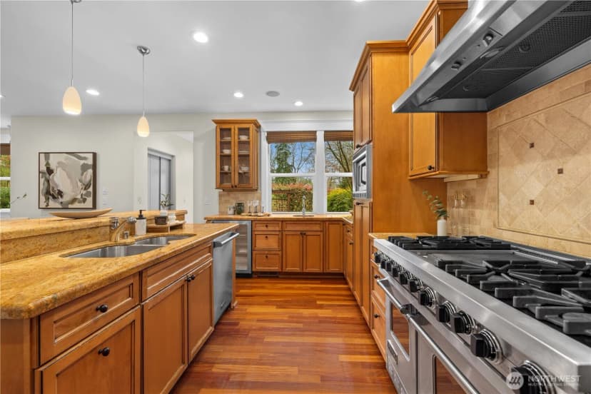 Property photo for 2315 38th Avenue E, Seattle photo 14