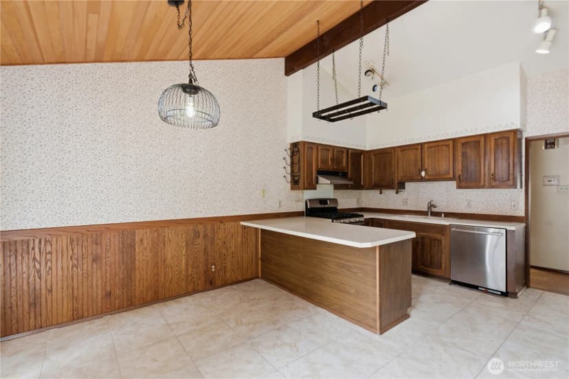 Property photo for 18510 66th Avenue Ne, Kenmore photo 14