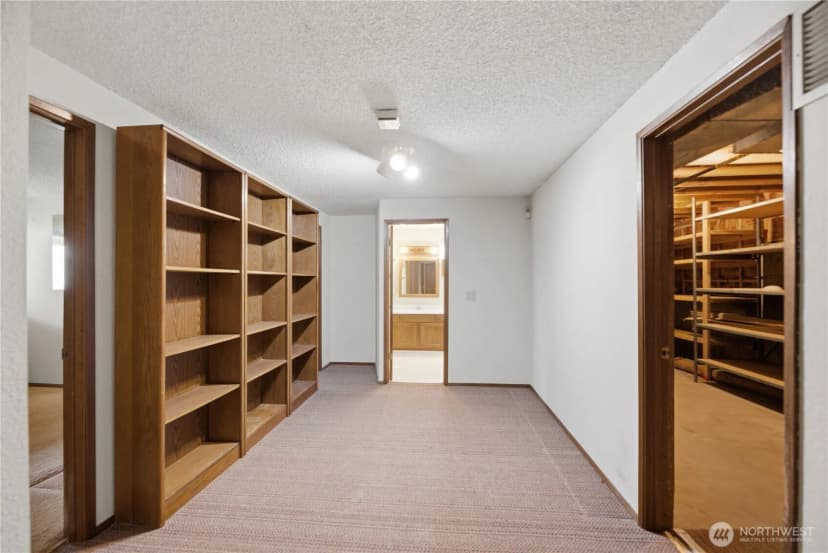 Property photo for 18510 66th Avenue Ne, Kenmore photo 35