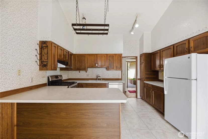 Property photo for 18510 66th Avenue Ne, Kenmore photo 11