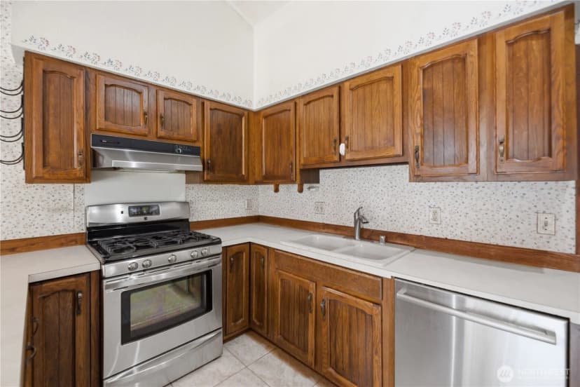 Property photo for 18510 66th Avenue Ne, Kenmore photo 9