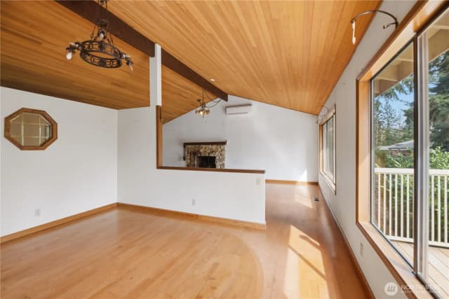Property photo for 18510 66th Avenue Ne, Kenmore photo 5