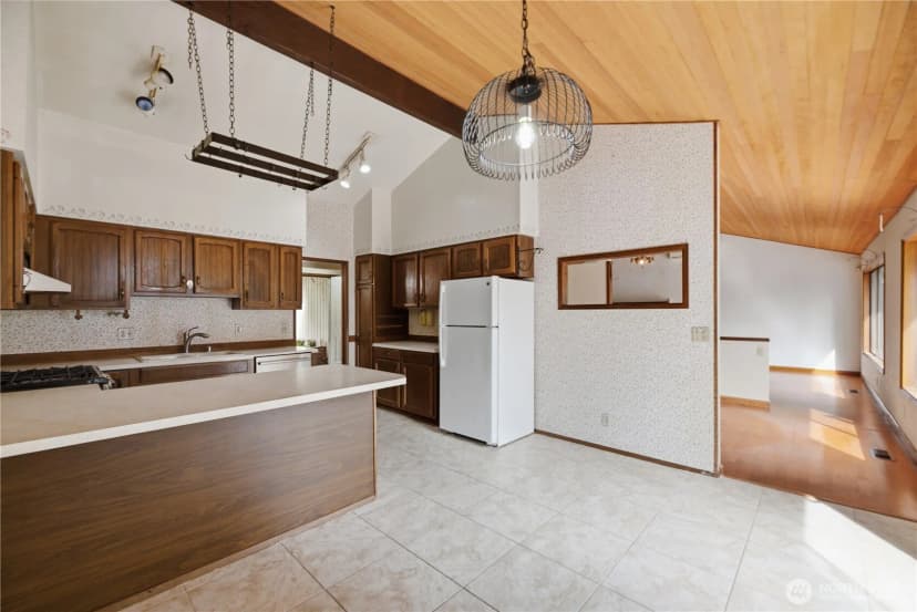 Property photo for 18510 66th Avenue Ne, Kenmore photo 13