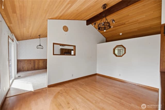 Property photo for 18510 66th Avenue Ne, Kenmore photo 4