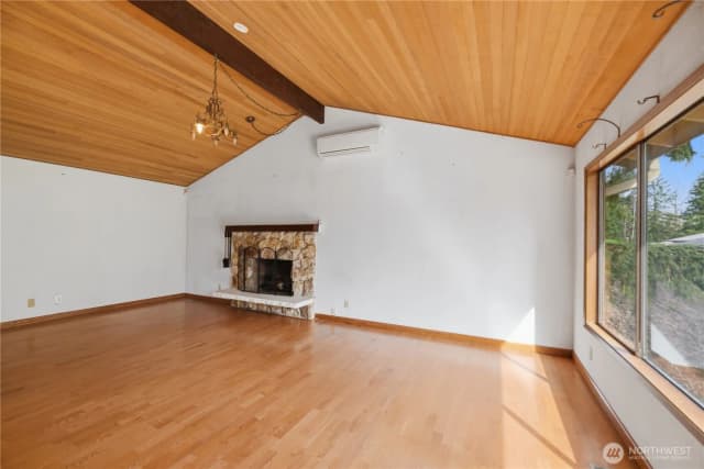 Property photo for 18510 66th Avenue Ne, Kenmore photo 3