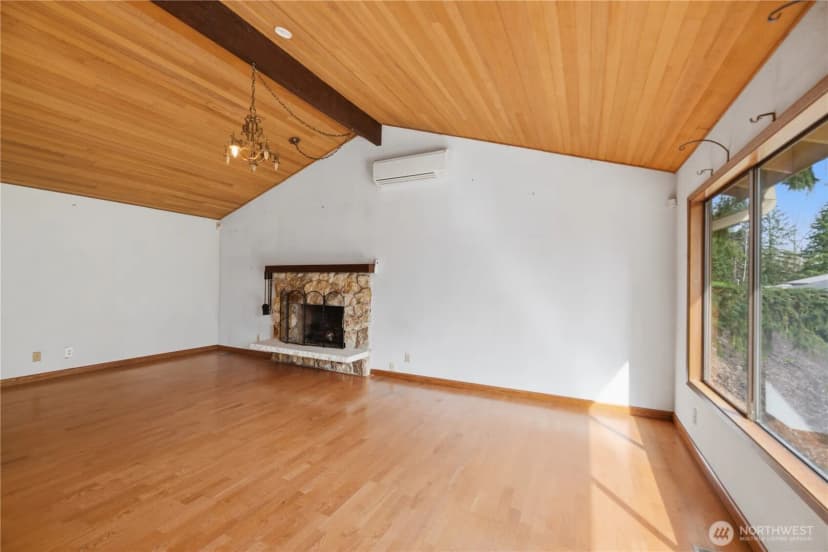 Property photo for 18510 66th Avenue Ne, Kenmore photo 3