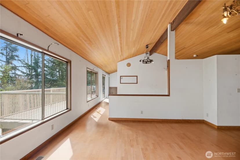 Property photo for 18510 66th Avenue Ne, Kenmore photo 7