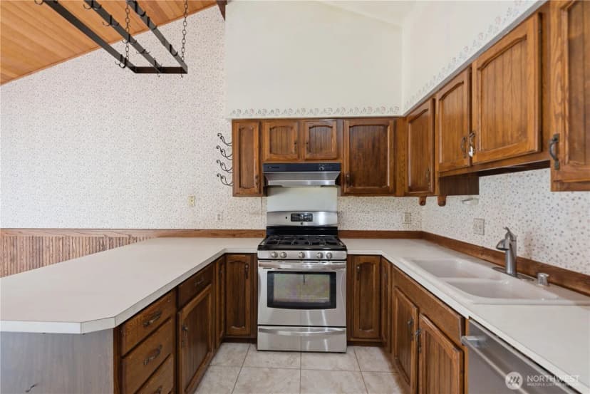 Property photo for 18510 66th Avenue Ne, Kenmore photo 10