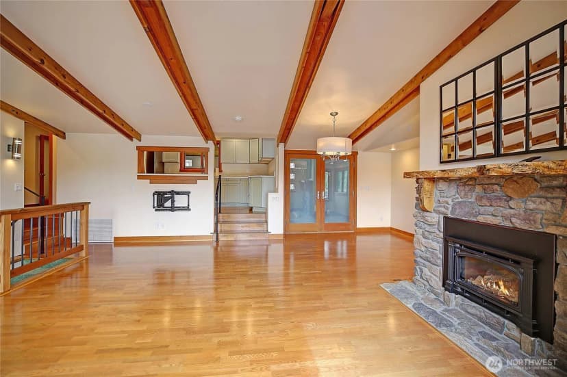 Property photo for 18727 Lakewood Road, Stanwood photo 2