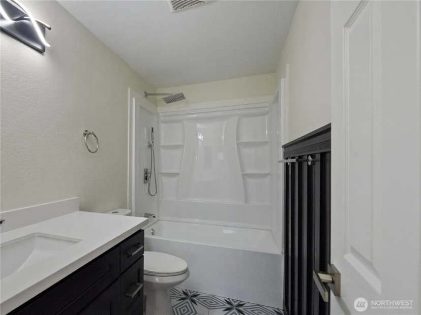 Property photo for 2902 13th Street #3b, Everett photo 12