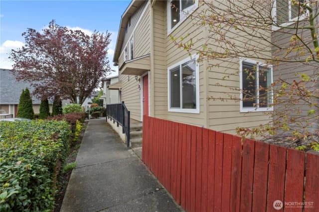 Property photo for 2902 13th Street #3b, Everett photo 2