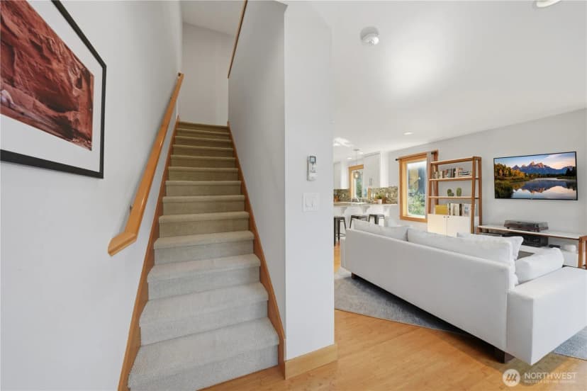 Property photo for 4037 7th Avenue Ne #a, Seattle photo 19