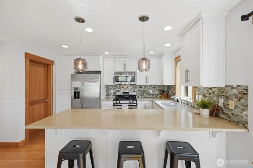 Property photo for 4037 7th Avenue Ne #a, Seattle photo 16