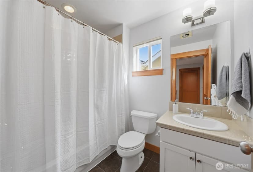 Property photo for 4037 7th Avenue Ne #a, Seattle photo 27