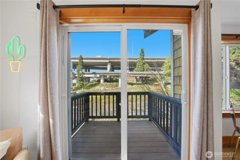 Property photo for 4037 7th Avenue Ne #a, Seattle photo 10