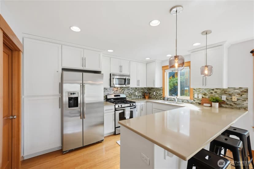 Property photo for 4037 7th Avenue Ne #a, Seattle photo 14