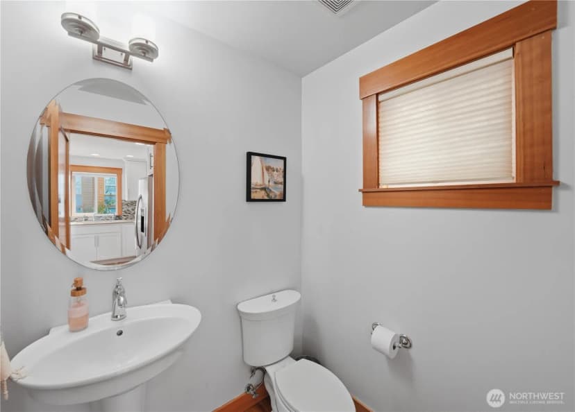 Property photo for 4037 7th Avenue Ne #a, Seattle photo 18