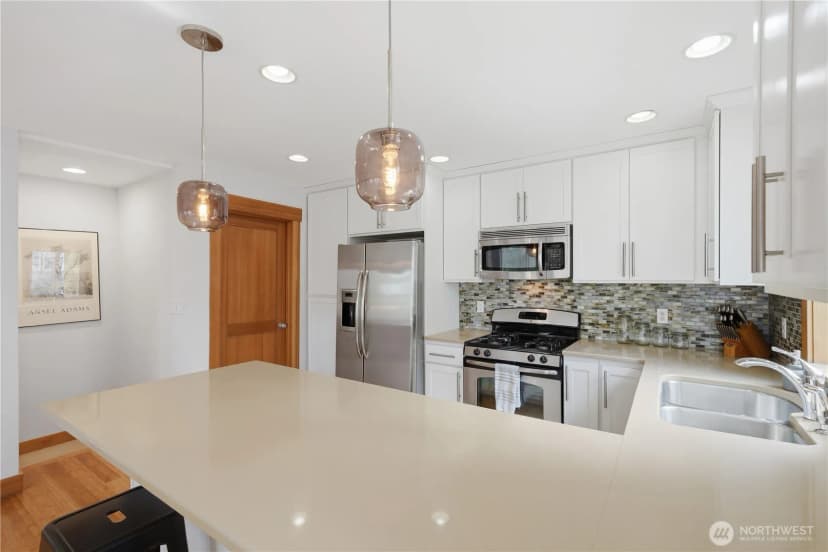 Property photo for 4037 7th Avenue Ne #a, Seattle photo 17