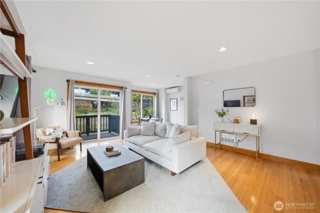 Property photo for 4037 7th Avenue Ne #a, Seattle photo 5