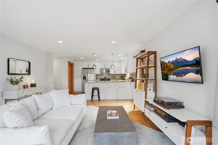 Property photo for 4037 7th Avenue Ne #a, Seattle photo 12