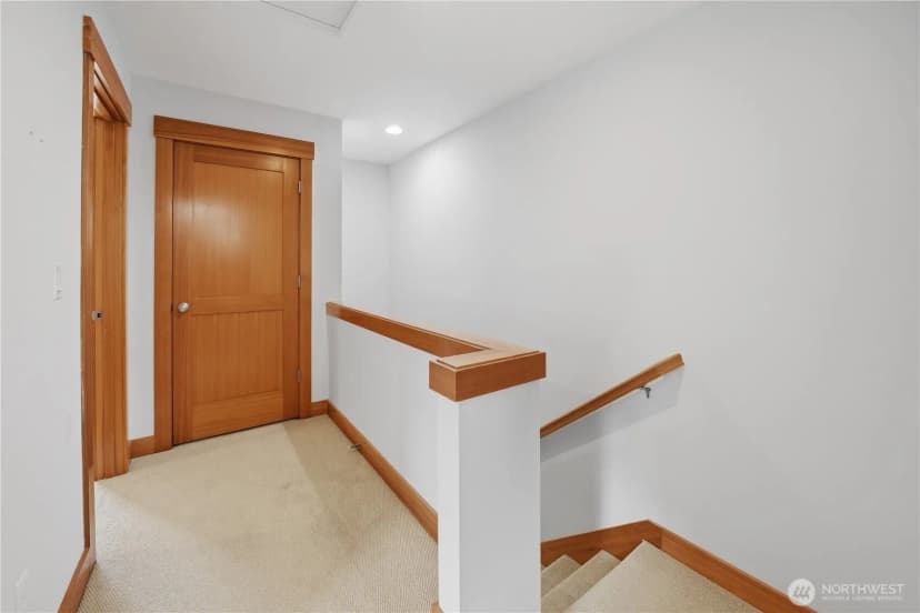Property photo for 4037 7th Avenue Ne #a, Seattle photo 20