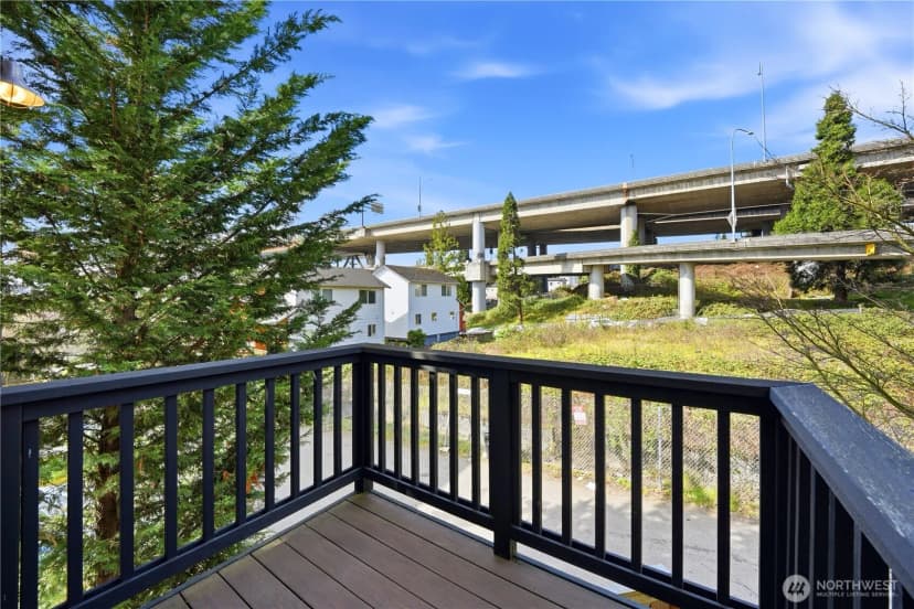 Property photo for 4037 7th Avenue Ne #a, Seattle photo 11