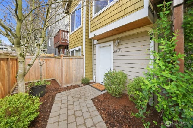 Property photo for 4037 7th Avenue Ne #a, Seattle photo 2