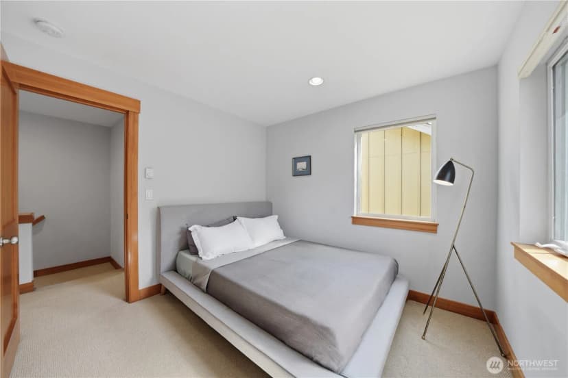 Property photo for 4037 7th Avenue Ne #a, Seattle photo 25