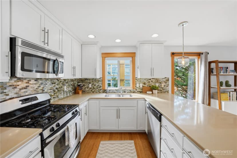 Property photo for 4037 7th Avenue Ne #a, Seattle photo 15