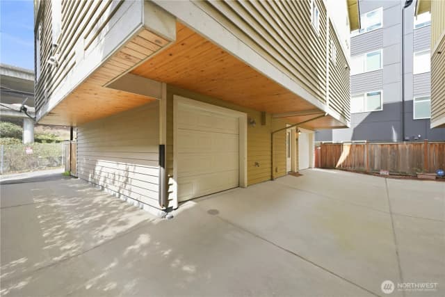 Property photo for 4037 7th Avenue Ne #a, Seattle photo 3