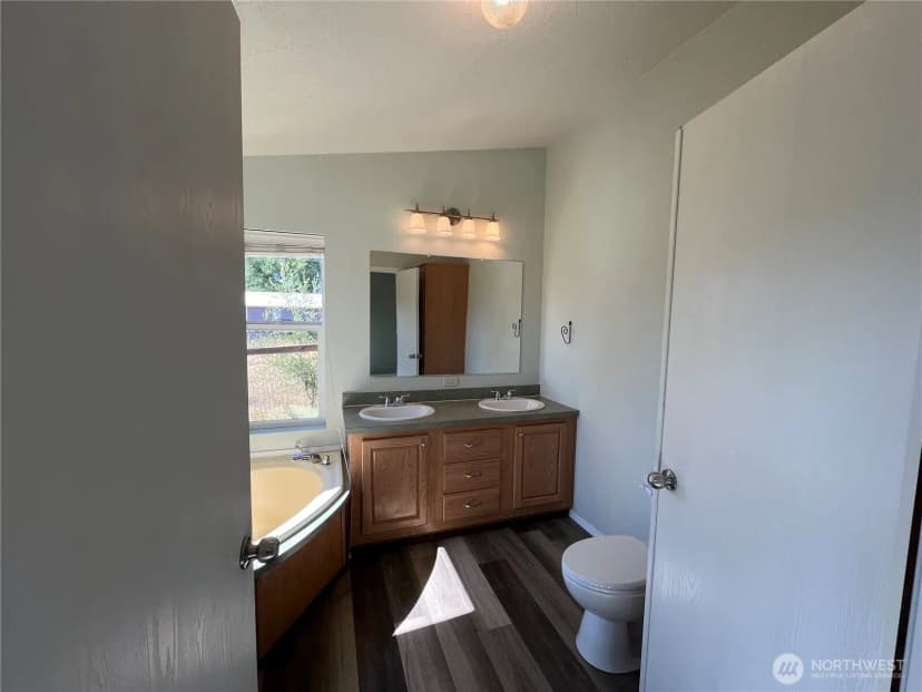 Property photo for 920 Castle Avenue, Winthrop photo 29