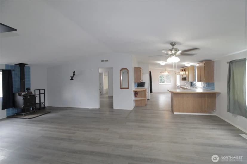 Property photo for 30425 6th Avenue S, Roy photo 14