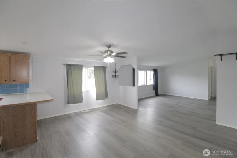 Property photo for 30425 6th Avenue S, Roy photo 16